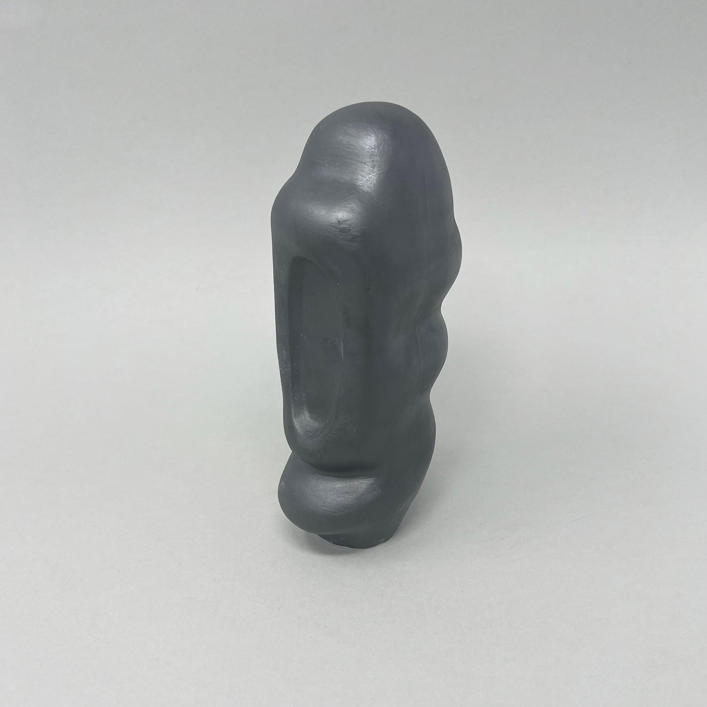 Fingō Cast Sculpture Black - Helena Lacy